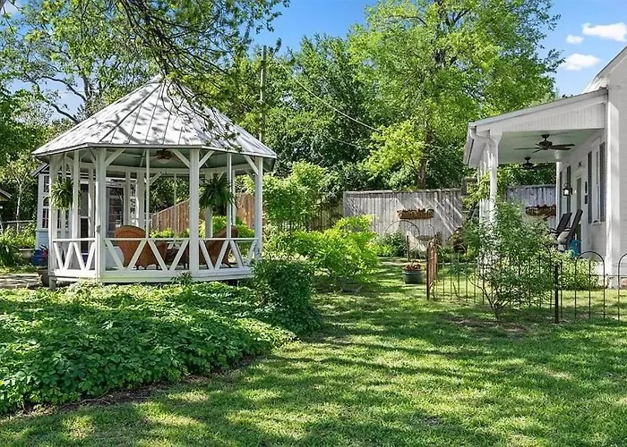 1900s In Historic Dt Holiday home Round Rock