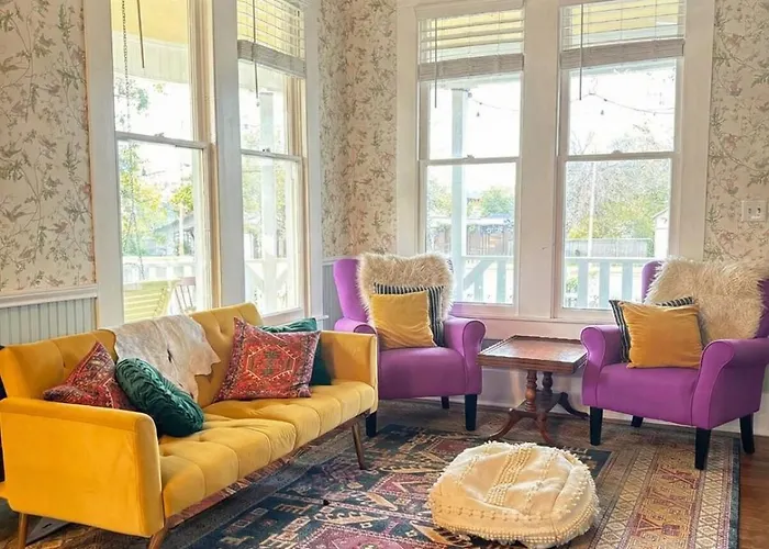 1900s In Historic Dt Holiday home Round Rock