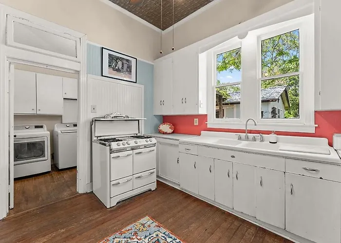 1900s In Historic Dt Holiday home